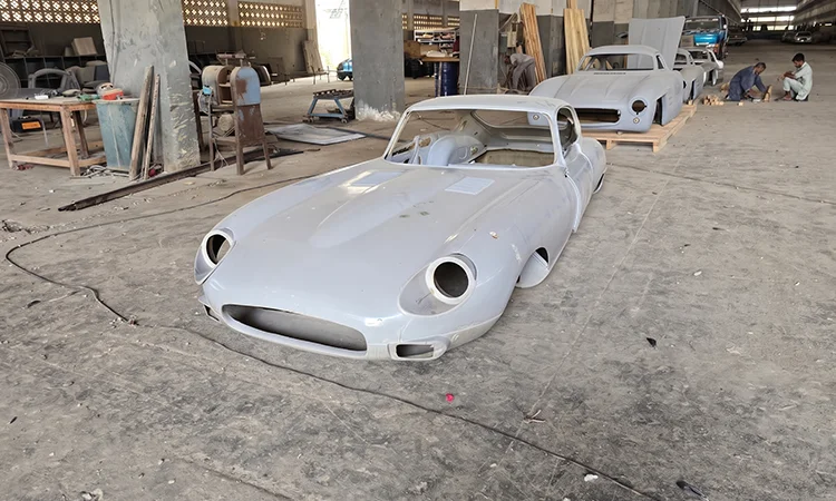 jaguar-e-type-fixed-head-coupe